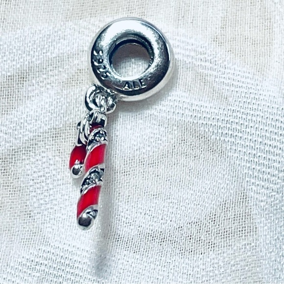 🍭 NWOT Candy Cane Charm – Christmas 🎄 - Picture 9 of 9